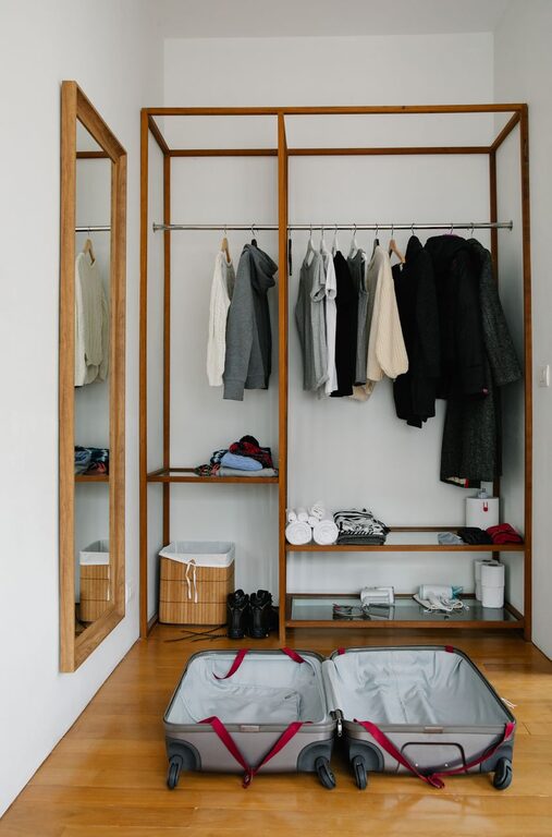 How to Store Seasonal Clothes Efficiently: Tips for Organized Closets